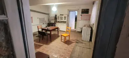 Oportunitate de Investiție Ultracentrală: Apartament la demisol cu 2 Camere și Potențial Excelent