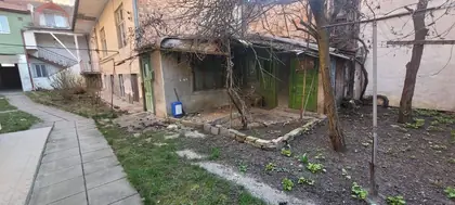 Oportunitate de Investiție Ultracentrală: Apartament la demisol cu 2 Camere și Potențial Excelent
