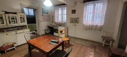 Oportunitate de Investiție Ultracentrală: Apartament la demisol cu 2 Camere și Potențial Excelent