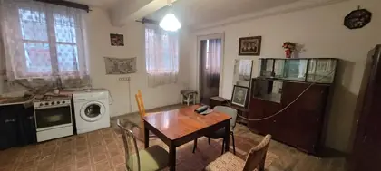 Oportunitate de Investiție Ultracentrală: Apartament la demisol cu 2 Camere și Potențial Excelent