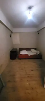 Oportunitate de Investiție Ultracentrală: Apartament la demisol cu 2 Camere și Potențial Excelent