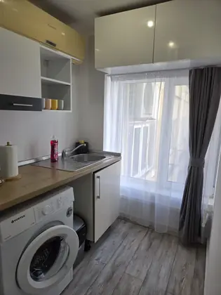 De inchiriat garsoniera in centrul vechi al Bucurestiului - Selari (fara risc)