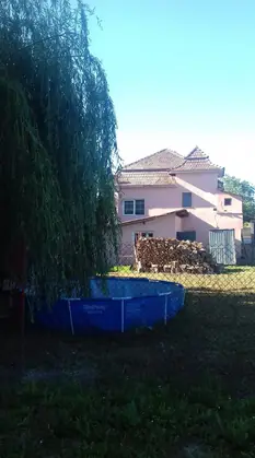 Casă cu etaj