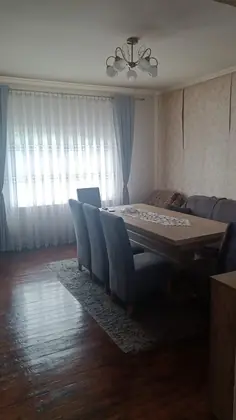 Casă cu etaj